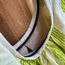 Cargar imagen en el visor de la galería, Bolso Papaya, impermeable