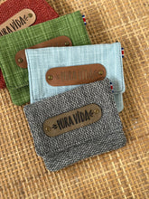 Cargar imagen en el visor de la galería, Tarjetero Pura Vida