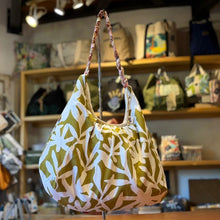 Cargar imagen en el visor de la galería, Bolso Papaya, impermeable