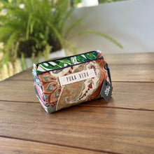 Cargar imagen en el visor de la galería, Cosmetiquera La Negra