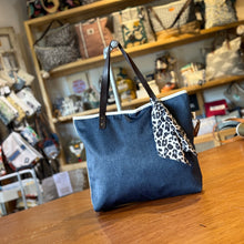 Cargar imagen en el visor de la galería, Laura, bolso en set impermeable