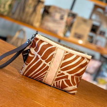 Load image into Gallery viewer, Hippie short, limited edition