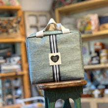 Cargar imagen en el visor de la galería, Neceser Olivia liso, impermeable