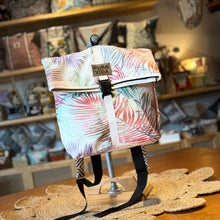 Cargar imagen en el visor de la galería, Mochila Irazú, impermeable