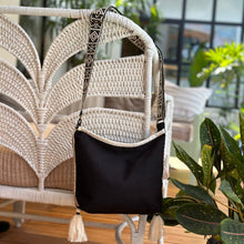 Cargar imagen en el visor de la galería, Cartera Penca, impermeable