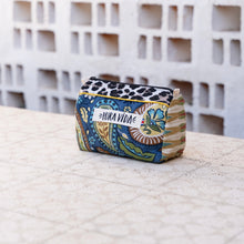 Cargar imagen en el visor de la galería, Cosmetiquera La Negra