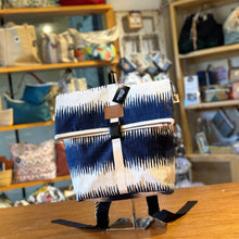 Cargar imagen en el visor de la galería, Mochila Irazú, impermeable