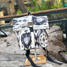 Cargar imagen en el visor de la galería, Mochila Irazú, impermeable