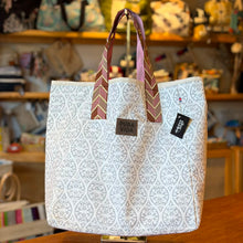 Load image into Gallery viewer, Flora Tote bag