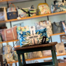 Cargar imagen en el visor de la galería, Indi, cosmetiquera impermeable