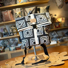 Cargar imagen en el visor de la galería, Mochila Irazú, impermeable