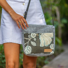 Cargar imagen en el visor de la galería, Bolso Cosmo, impermeable