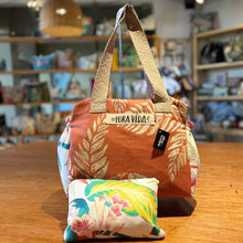 Cargar imagen en el visor de la galería, Maia, bolso impermeable