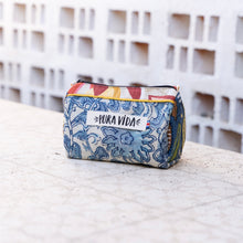 Cargar imagen en el visor de la galería, Cosmetiquera La Negra