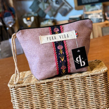 Cargar imagen en el visor de la galería, Cosmetiquera Madrid, impermeable