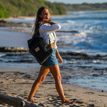 Cargar imagen en el visor de la galería, MOCHILA ARENAL, impermeable