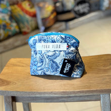 Cargar imagen en el visor de la galería, Cahuita, cosmetiquera