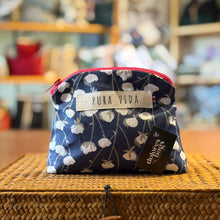 Cargar imagen en el visor de la galería, Cahuita, cosmetiquera