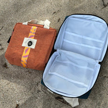 Cargar imagen en el visor de la galería, Neceser Olivia liso, impermeable