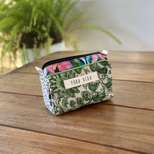 Cargar imagen en el visor de la galería, Cosmetiquera La Negra