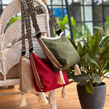 Cargar imagen en el visor de la galería, Cartera Penca, impermeable