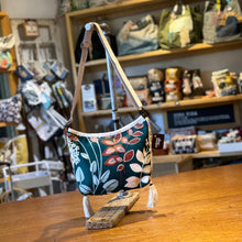 Cargar imagen en el visor de la galería, Cartera Penca estampada