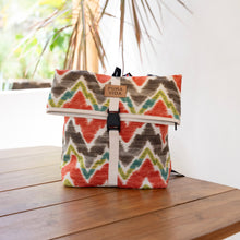 Cargar imagen en el visor de la galería, Mochila Irazú, impermeable