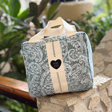 Cargar imagen en el visor de la galería, Neceser Olivia, impermeable