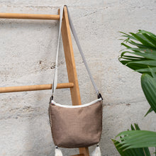 Cargar imagen en el visor de la galería, Cartera Penca, impermeable