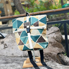 Cargar imagen en el visor de la galería, Mochila Irazú, impermeable