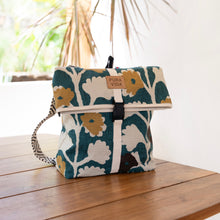 Cargar imagen en el visor de la galería, Mochila Irazú, impermeable