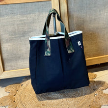 Cargar imagen en el visor de la galería, Tote Flora