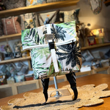 Cargar imagen en el visor de la galería, Mochila Irazú, impermeable