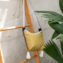 Cargar imagen en el visor de la galería, Cartera Penca, impermeable