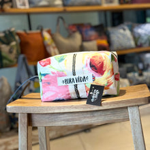 Cargar imagen en el visor de la galería, Indi, cosmetiquera impermeable