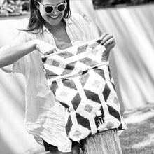 Cargar imagen en el visor de la galería, Mochila Irazú, impermeable