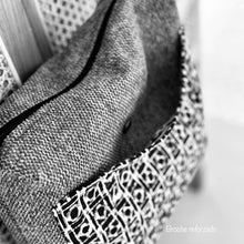 Cargar imagen en el visor de la galería, Bolso Cosmo, impermeable