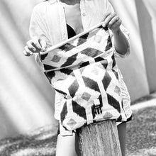 Cargar imagen en el visor de la galería, Mochila Irazú, impermeable