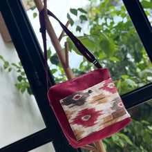 Cargar imagen en el visor de la galería, Bolso Cosmo, impermeable