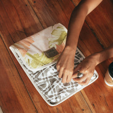 Cargar imagen en el visor de la galería, Kiwi, Funda para laptop