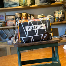 Cargar imagen en el visor de la galería, Cosmetiquera Salva