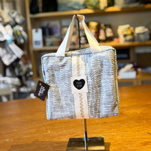 Cargar imagen en el visor de la galería, Neceser Olivia, impermeable