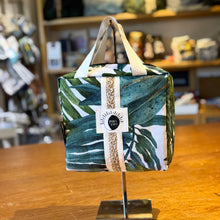 Cargar imagen en el visor de la galería, Neceser Olivia, impermeable