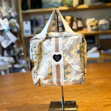 Cargar imagen en el visor de la galería, Neceser Olivia, impermeable