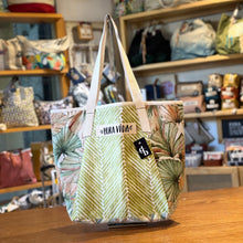 Cargar imagen en el visor de la galería, Roxy Bag, impermeable