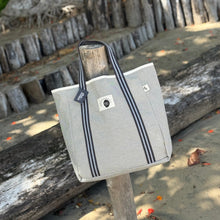 Cargar imagen en el visor de la galería, Dalia, tote impermeable