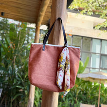 Cargar imagen en el visor de la galería, Laura, bolso en set impermeable