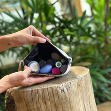 Cargar imagen en el visor de la galería, Cosmetiquera Madrid, impermeable