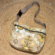 Cargar imagen en el visor de la galería, Belen, belt bag estampado