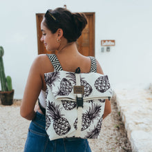 Cargar imagen en el visor de la galería, Mochila Irazú, impermeable